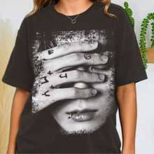Jung Kook Retro T-Shirt 9039s ComfortColors, Jung Kook Covering His Eyes, Bootleg T-Shirt For Fans, Gift For Women And Men, Women's T-Shirts - 黑色 2 - 查看 6