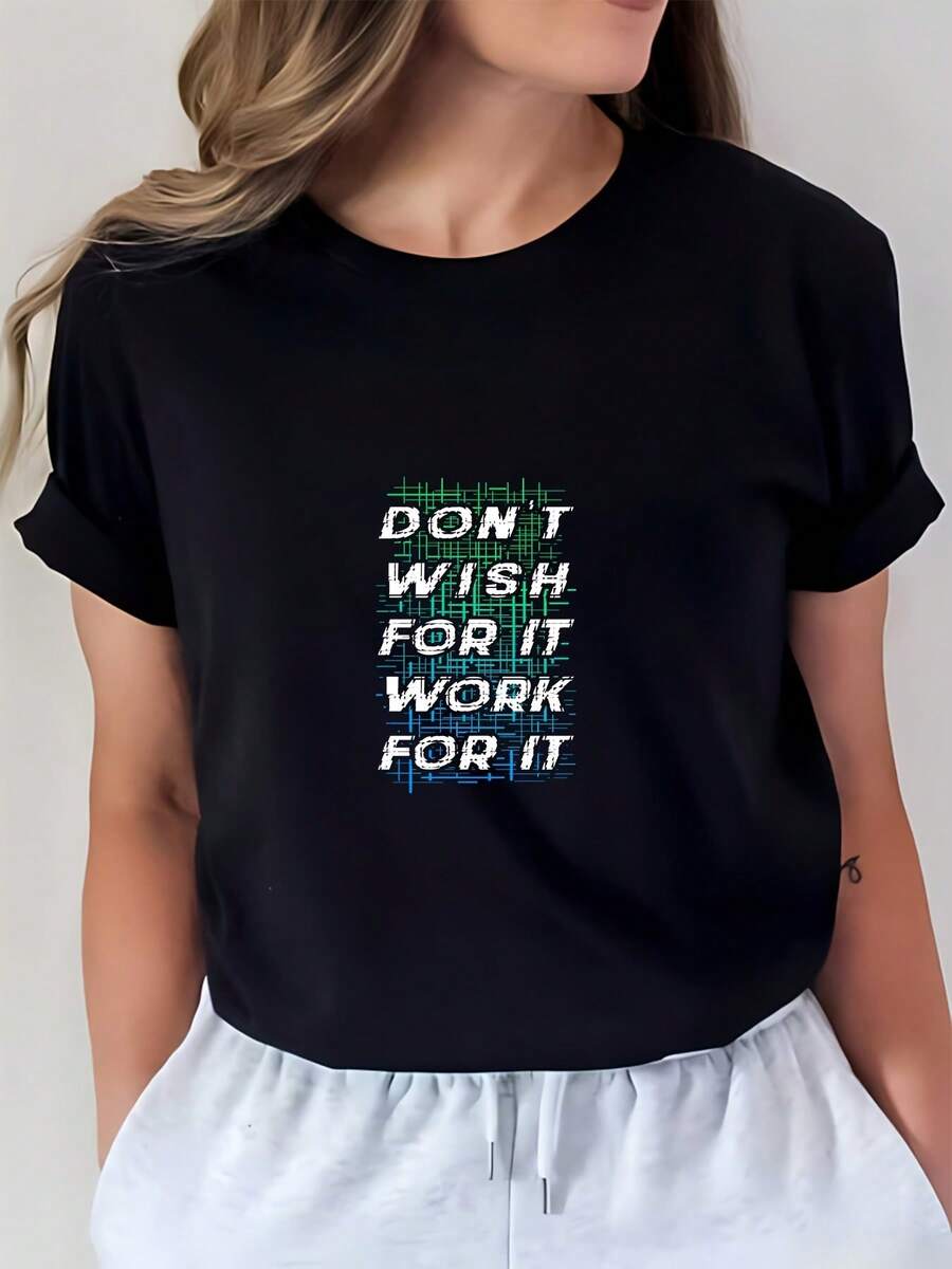 Camiseta de 180g de algodón puro con la frase "En lugar de rezar, trabaja duro para lograrlo" - ¡la elección perfecta para reuniones familiares, actividades de team building y regalos navideños! Diseño estampado a la moda, que muestra el encanto del verano y el espíritu festivo. - Negro - Ver 1