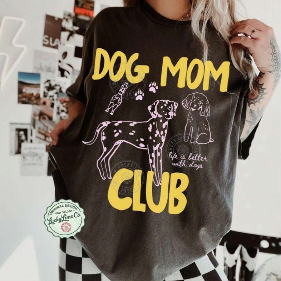 Dog Mom Club Shirt, Dog Mom Social Club, Dog Lover Gift, Fur Mama hirt, Life is Better With a Dog Shirt, Pet Lover Gift, Dog Mom Era Tee.JPG - Negro - Ver 1