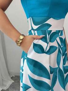 Vestido midi casual de estilo vacacional con escote en V, cintura y vuelo, en estampado azul de patchwork para mujer - Agua verde azul - Ver 5