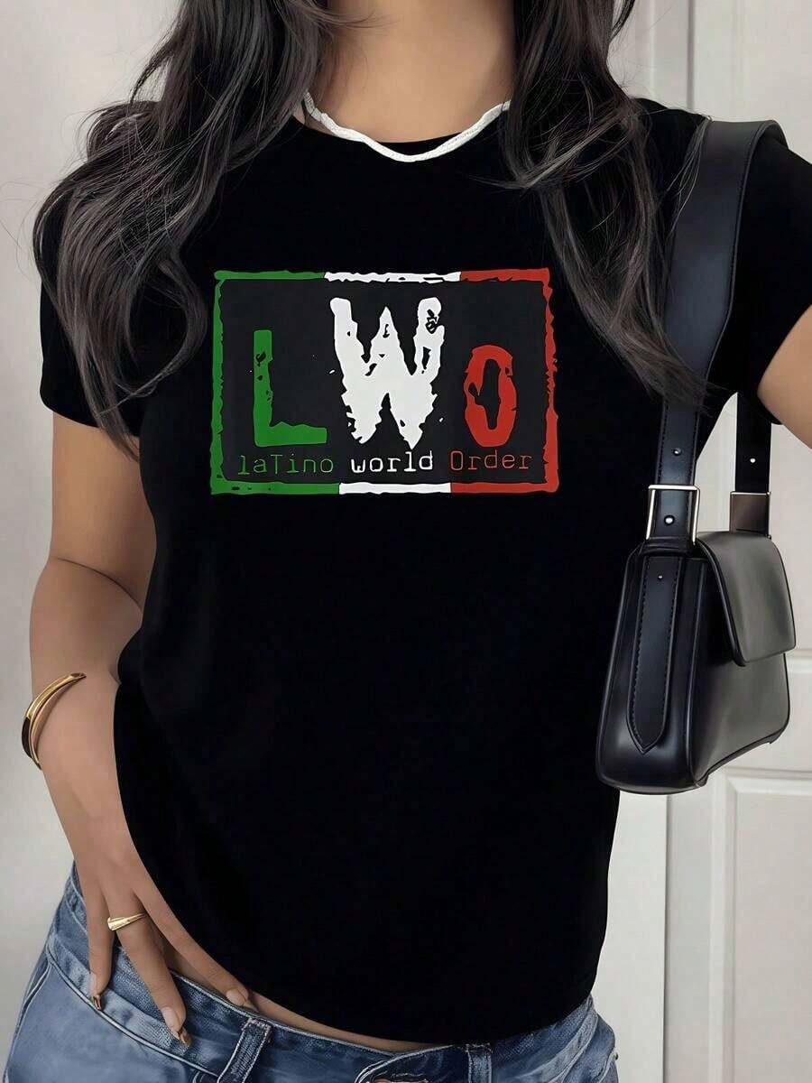 Mexican Flag With The Letters LWO Symbolizing Latino Pride, Unity, And Cultural Strength In Shades Of Green, White, And Red. Women's T-Shirt, 100% Soft And Comfortable Cotton. - 黑色 - 查看 1