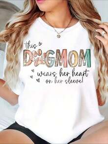 Esta camiseta gráfica "Madre de Perro Lleva Su Corazón en la Manga" es para amantes de las mascotas y dueños de perros. Ropa casual para mujeres, regalo perfecto para madres de perros y entusiastas de los animales. Estilo vintage urbano, unisex, de algodón 100%, manga corta, cuello redondo. - Blanco - Ver 7