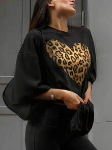 Camiseta oversize Fosphor, negra con estampado de corazón de leopardo - A - Ver 7