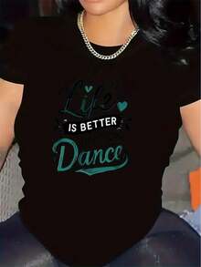 Camiseta de manga corta, adecuada para cenar, con un diseño que expresa el concepto de "la vida es más divertida cuando bailas". Está hecha de un tejido suave y duradero, lo que la hace perfecta para salidas informales y una opción ligera y transpirable para el uso diario. - Negro - Ver 7