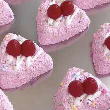 1 pezzo Giocattolo antistress a forma di torta triangolare alla crema di fragola 2026, in silicone, a lento rimbalzo, regalo perfetto per compleanni, vacanze, Natale, giocatori, regalo ideale - Multicolore - Visualizzare 7