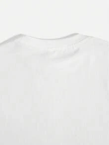 Mantente a la moda con Premium, luciendo esta ligera camiseta blanca para mujer que presenta una atractiva ilustración de un perro maltés.   Ecológico - Blanco - Ver 4