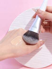 1 buah Kuas Alas Bedak Kepala Datar, Kuas Concealer, Aplikasi Halus Tanpa Menggumpal, Riasan Cepat, Cocok Untuk Pemula, Alat Rias Portabel - MultiWarna - View 6