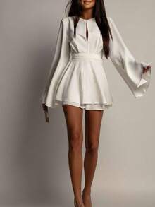 Vestido corto elegante con espalda descubierta y cintura marcada - Blanco - Ver 4