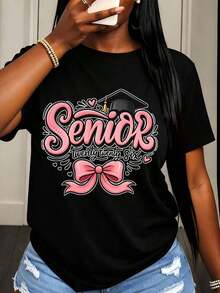 Camiseta de Mujer con Estampado de Gorro de Graduación y Lazo Rosa, Estilo Casual de Verano para Mujeres - Negro - Ver 1