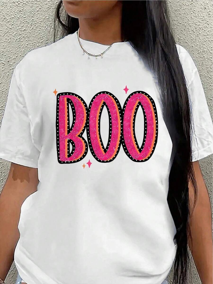 Camiseta de manga corta, ligera y duradera, con un diseño de patrón BOO en rosa, perfecta para fiestas de Halloween, salidas informales o para usar en casa o en restaurantes, ofreciendo un ajuste cómodo para adultos. - Blanco - Ver 1