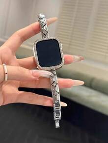 Dây đeo đồng hồ hình cỏ bốn lá đính đá, làm từ hợp kim kẽm, tương thích với Apple Watch Series 10/9/8/7/6/5/4/3/2/1 SE Ultra, kích thước 38 40 41 42 44 45 49mm, có các màu Vàng sâm panh, Bạc ánh trăng, Đen tuyền, kiểu dáng thanh lịch dành cho nữ. - Bạc - Xem 13