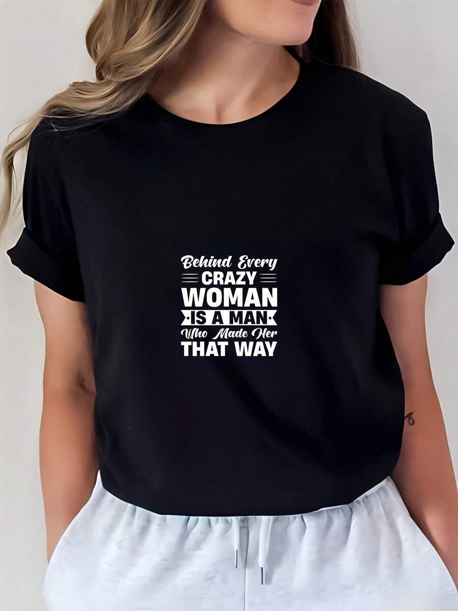 Women's Oversized Cotton T-Shirt, 2026 Fashion, 180g Pure Cotton T-Shirt, Printed With The Fun Slogan "Behind Every Crazy Woman, There's A Man Who Makes Her That Way" -- Short Sleeves, Round Neck, Casual Style, Suitable For Family Gatherings, Can Be Used As A Gift For Valentine's Day, Mother's Day And Birthdays. Comfortable, Soft And Simple Short-Sleeved T-Shirt For Everyday Wear. - 黑色 - 查看 1