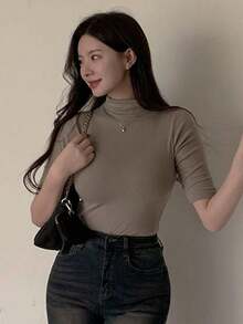 Camiseta de cuello alto ajustada de color liso para mujer - Marrón - Ver 3