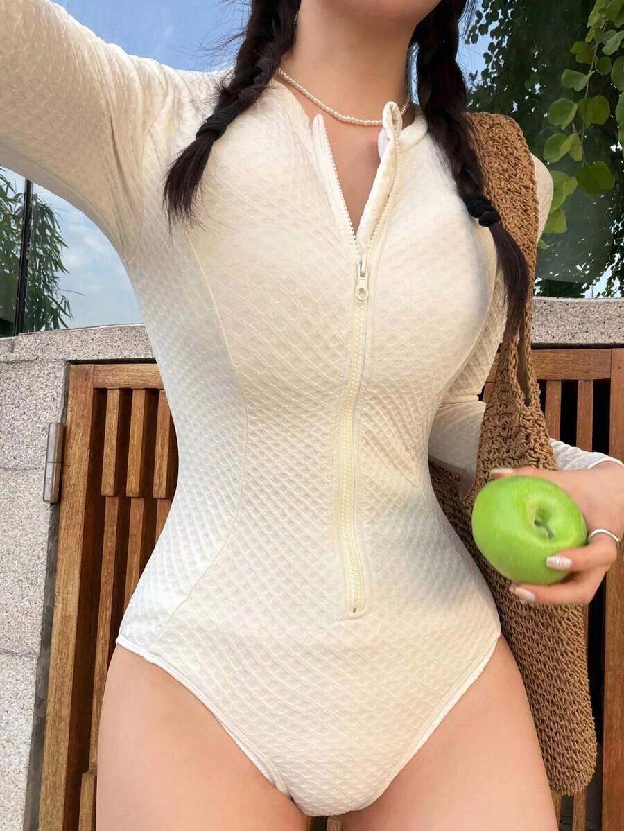 2026 Traje de baño de manga larga y cuello redondo para mujer, color blanco, diseño de tela texturizada sexy y estilizante, atuendo ajustado para playa y buceo - Blanco - Ver 1