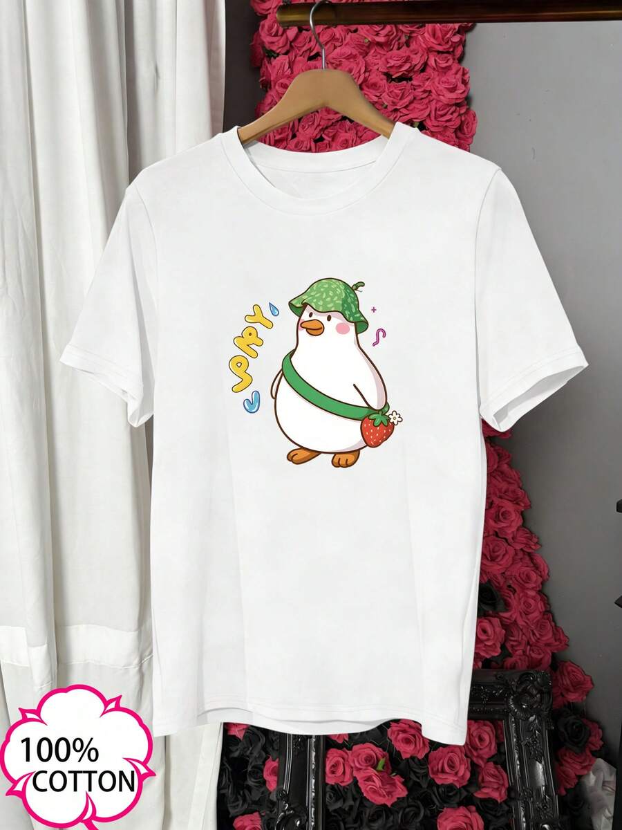 Camiseta de verano con un estampado único que muestra a unüino de dibujos animados con un sombrero de cáscara de sandía y una bufanda verde, sosteniendo fresas. Adecuada para ropa casual de mujer, top de manga corta con propiedades absorbentes de sudor y transpirablesDaily Casual Round Neck Short Sleeve-Shirt Women - Blanco - Ver 1