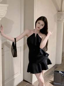 A French-Style Chiffon Suspender Dress With A Rose Print. This Summery Design Features An Elegant Openwork Floral Print And A Fitted Skirt. - Black - View 1