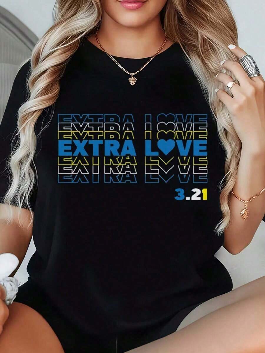 Suave, transpirable y ligera para comodidad durante todo el día. Camiseta de mujer con estampado gráfico "Extra Love 321", cuello redondo, ropa casual para salidas diarias y ocasiones especiales. Ajuste cómodo con diseño tipográfico audaz, perfecta para celebraciones del Día de San Valentín y gestos románticos. Lavable a máquina, adecuada para todas las estaciones. 220g. Cuello redondo clásico con un corte relajado que favorece todas las formas del cuerpo y es fácil de combinar con jeans, shorts y leggings. - Negro - Ver 1