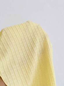 Raffinéa Vestido midi de punto ajustado con diseño asimétrico de hombros, hebilla metálica decorativa y abertura en el bajo, estilo elegante y refinado, para mujer, en color amarillo - Amarillo - Ver 3