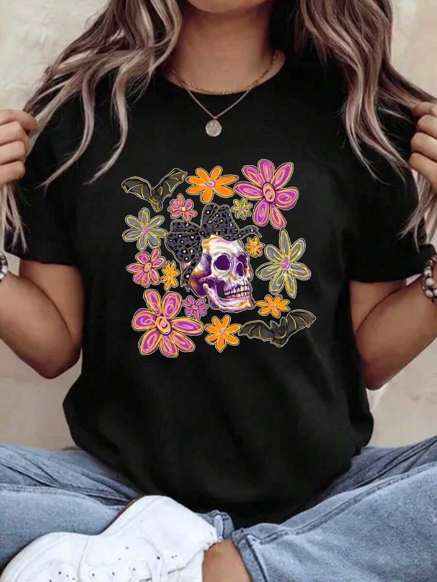 Soft, Breathable, And Lightweight For All-Day Comfort. Women's Short-Sleeve T-Shirt With A Skull And Flower Print, Perfect For A Casual Summer Look. Comfortable Fabric, Ideal As A Gift. 220g. Classic Crew Neck With A Relaxed Fit That Flatters All Body Types And Is Easy To Pair With Jeans, Shorts, And Leggings. - 黑色 - 查看 1