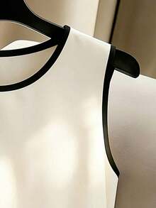 Vestido decorativo de bloque de color negro y blanco de diseño de nicho de alta gama francés, versátil y sexy para mujeres, vestido de fiesta elegante, atuendo de resort para mujeres, atuendo del Día de San Valentín para mujeres, vestido blanco y negro para mujeres, vestido de primavera/verano, atuendo de playa, vestido de bloque de color para mujeres - Blanco y Negro - Ver 4