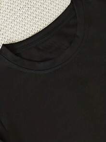 Camiseta estampada para mujer, de manga corta, cómoda, elegante, informal, adecuada para el uso diario, con texto en inglés estilo parisino y estampado de la Torre Eiffel. - Negro - Ver 4