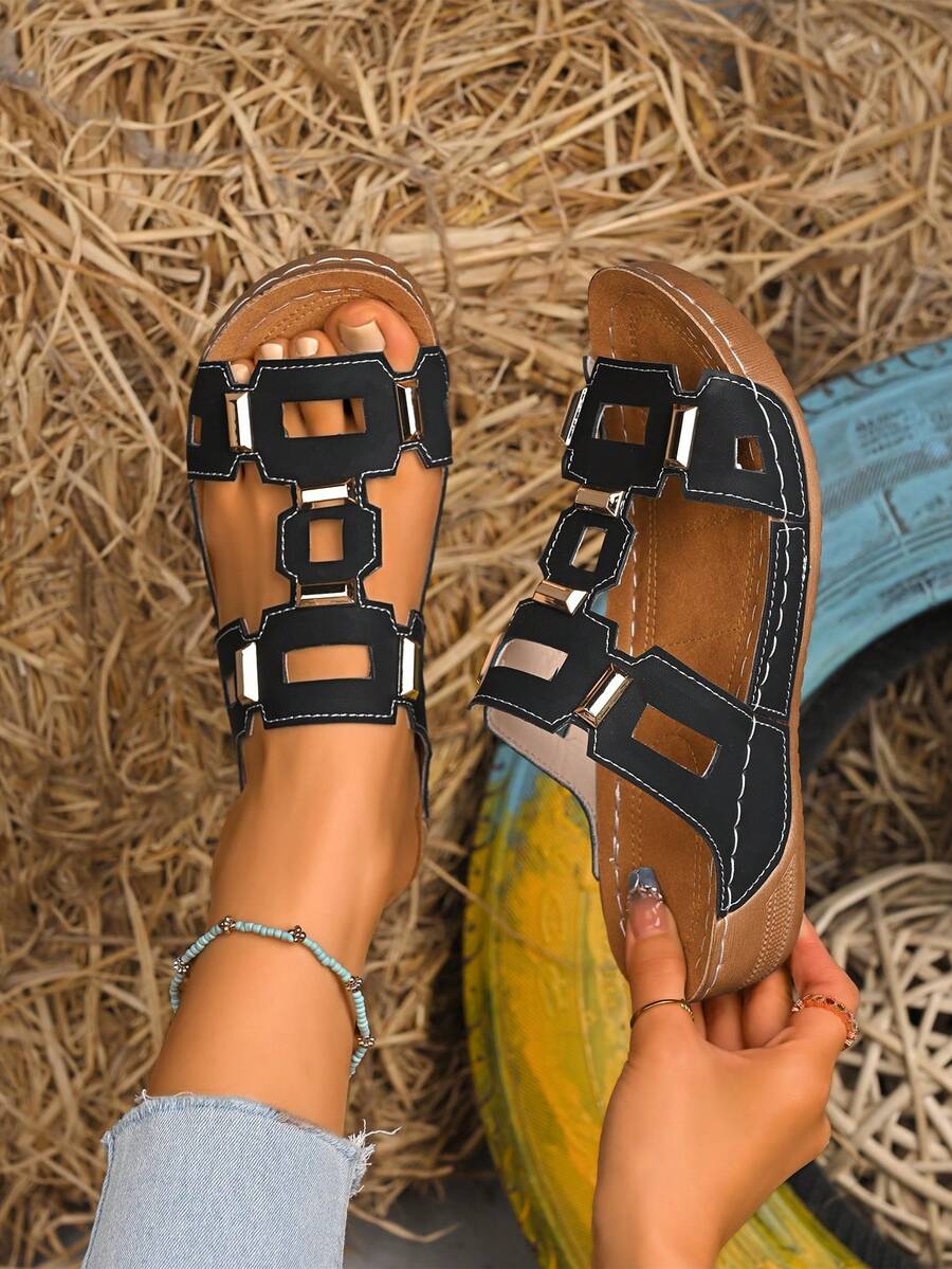 Plus Size Women's Retro Solid Color Buckle Platform Wedge Sandals - Black - View 1