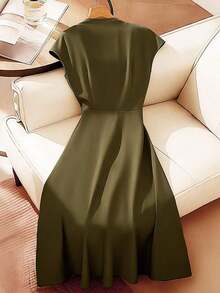 Women's Olive Green V-Neck Short-Sleeve A-Line Midi Dress – Fitted Summer Style |   Versatile Spring-Summer Outfit For Office, Casual, And Vacation Wear Latest Dress Office Dresses For Woman High Quality Dress Classy Dresses For Ladies Office Dress For Woman Women's Formal Dress Classy Dress For Women - 綠色 - 查看 2