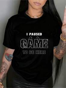 Pausé el juego para venir aquí. Interesante camiseta estampada con temática de juegos, top casual, una excelente opción para el uso diario en primavera y verano. Top cómodo y versátil de manga corta. - Negro - Ver 1
