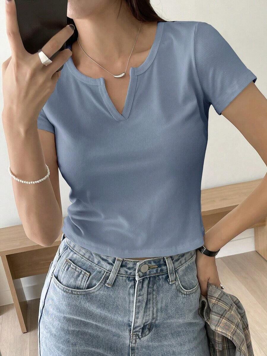 Camiseta con cuello en pico sólido, top corto para mujer - Niebla azul - Ver 1