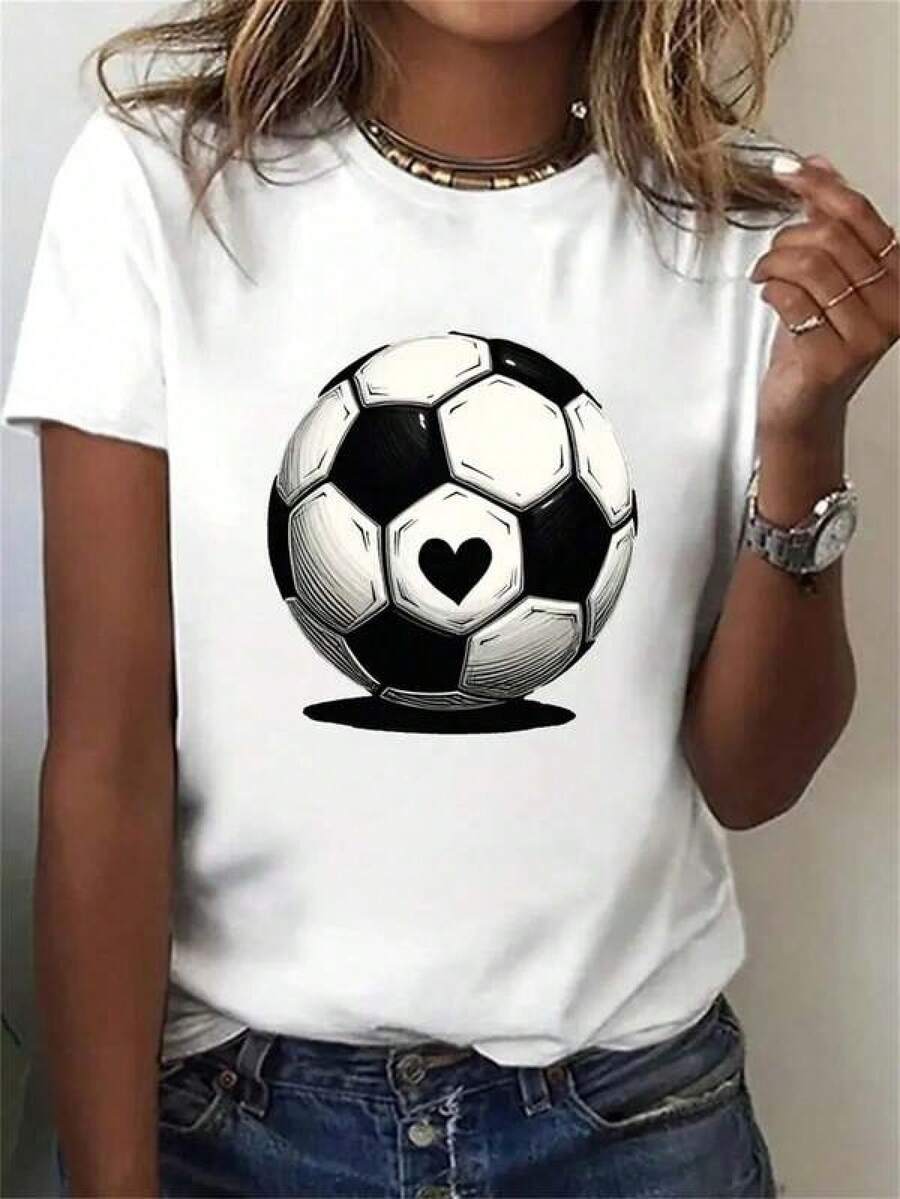 Camiseta de moda1pc Women's Oversized Soccer Football T-Shirt - Black & White Soccer Ball & Heart Print, Breathable Round Neck Short Sleeve, Loose Fit Casual Top For Soccer-Themed Parties, Training, Birthday Gift For Female Players & Fans - All,Camisetas conmemorativas, productos de anime japonés, conjuntos para padres e hijos, artículos para el Día de San Valentín, camisetas gráficas para hombre, camisetas gráficas para mujer, camisas - Blanco - Ver 1