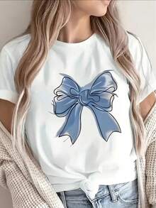 Una camiseta de manga corta para mujer, con un diseño de lazo azul, es perfecta para salidas informales en casa o en restaurantes, ofreciendo un ajuste cómodo y un estilo moderno para el día a día. 180g 100% Algodón - Blanco - Ver 1