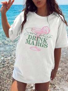 Camiseta Margarita Moderna y Minimalista para Mujer y Unisex - Con Letras Verdes que dicen "Drink Margaritas" y Estampado de Cóctel Rosa, Manga Corta Relajada, Cuello Redondo, Atuendo Casual para Fiestas de Verano en la Playa, Temática de Bebidas Mexicanas06, para uso diario casual. - Blanco - Ver 1