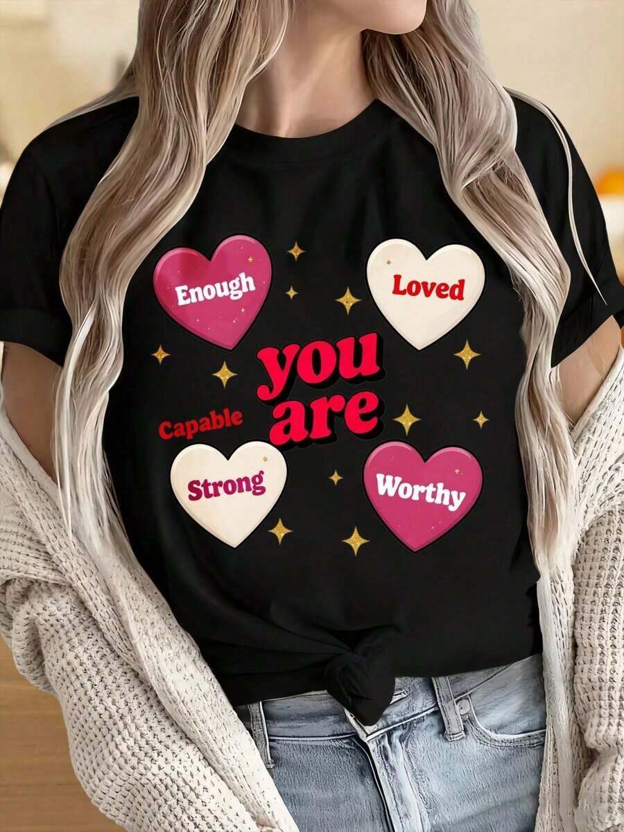 Camiseta de manga corta con cuello redondo para mujer, diseño de corazón con la frase "Eres suficientemente amada, capaz, fuerte, digna", camiseta para mujer con estampado divertido para el Día de San Valentín, adecuada para fiestas de Navidad, actividades deportivas, salidas de vacaciones, citas, deportes, ocio diario, ocasiones de regalo de vacaciones. - Negro - Ver 1