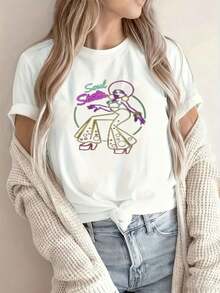 Camiseta negra estampada con un diseño de cabello rizado africano en tonos neón inspirado en, combinada con un cárdigan color crema y jeans azul claro. Este conjunto incluye una falda acampanada estilo disco retro y una camiseta con lazos frontales, diseñpara mujeres. -Camiseta unisex de algodón de manga corta y cuello redondo, estilo vintage urbano. - Blanco - Ver 7