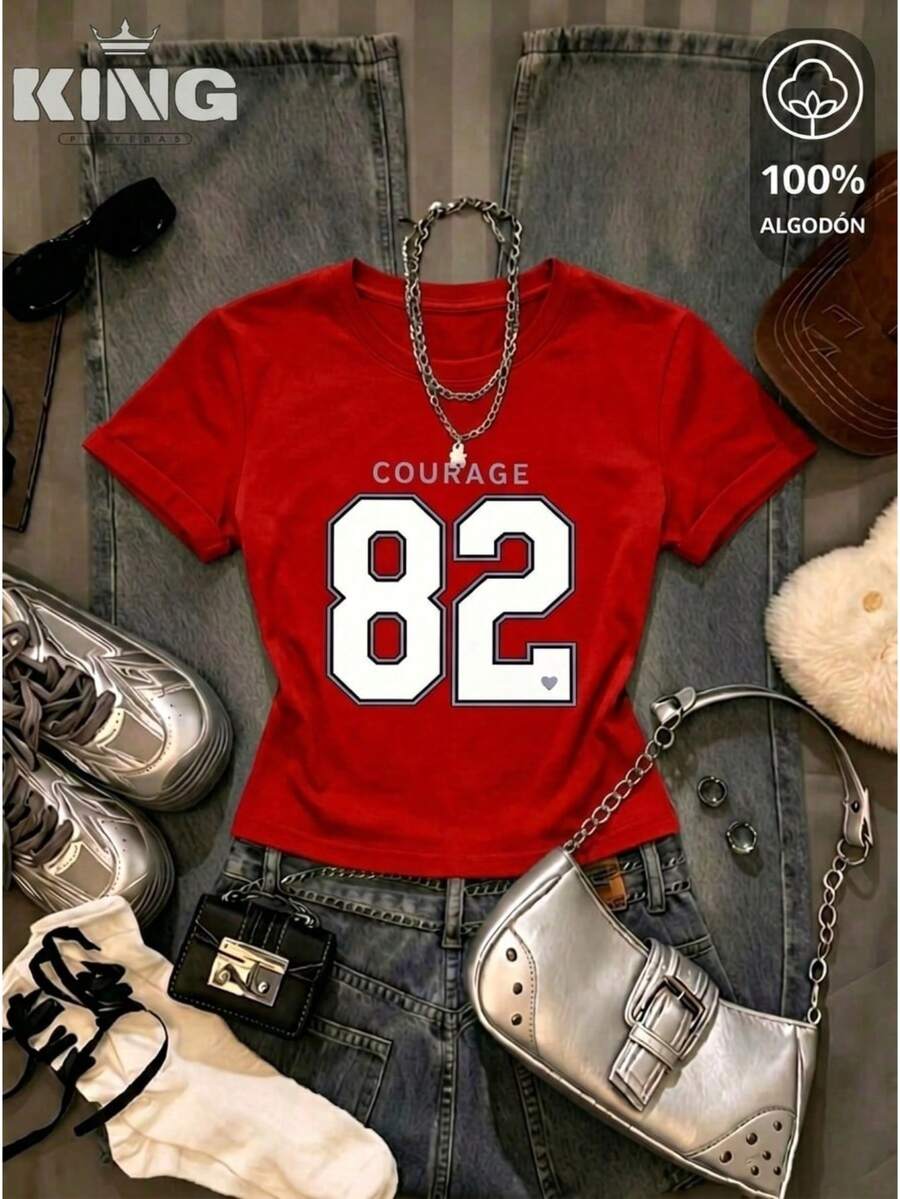 Playera para Dama 100% algodón de excelente calidad, esta playera garantiza una suavidad excepcional al tacto, cuello redondo con estampado "Courage 82 Modern Varsity" manga corta - Rojo - Ver 1