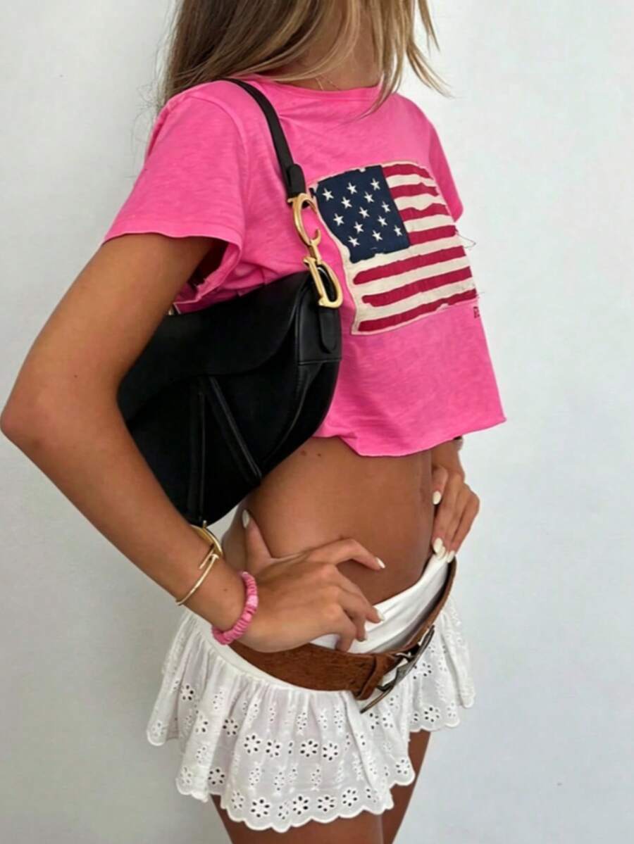 Women's American Flag Print Cropped Top - Short-Sleeve Round-Neck T-Shirt With White Ruffle Hem And Star Embellishments - Suitable For Summer Casual Wear - Breathable And Wrinkle-Resistant - Machine Washable (Pink/Red/Blue/White) - Essential For Layering - Medium Stretch Fabric - Loose Fit - Suitable For Layering Or Wearing Alone - Versatile With Jeans Or Skirts - Màu Hồng Tươi - Xem 1