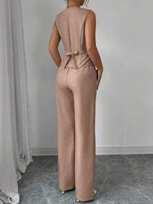 Traje de oficina elegante y estiloso para mujer con chaleco sin mangas de cuello en V con diseño de lazo en la cintura y pantalón recto de unicolor - Color caoba - Ver 2