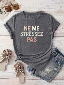 Camiseta con estampado de frases en francés y diseño creativo de letras, informal para mujer, ideal para vacaciones, de manga corta, cuello redondo, primavera/verano, lavable a máquina, ropa de mujer nueva, versátil para uso urbano y deportivo. - Negro - Ver 5