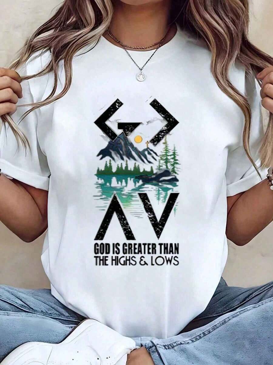 Camiseta Casual para Mujer con Estampado de Paisaje Montañoso y la Frase 'Dios es Mayor que los Altos y Bajos', Cuello Redondo, Corte Regular, Regalo Casual para Ella - Blanco - Ver 1