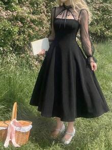 Vestido de cuello alto negro con mangas acampanadas de malla de contraste y cuello de corbata - Negro - Ver 1