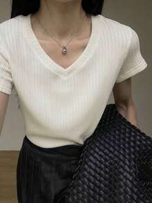 -Less Camiseta casual de manga corta con cuello en V de unicolor, estilo "Old Money", ropa de trabajo de verano para mujer de negocios casuales - Beis - Ver 7