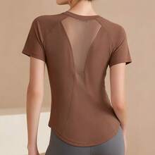 Nueva camiseta deportiva para mujer con espalda de malla, tejido elástico de efecto segunda piel, diseño estilizador para yoga y running - marrón - Ver 10