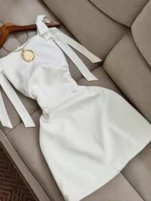 Vestido mini elegante de estilo francés con tirantes de espagueti en color blanco, vestido de verano con cintura ceñida y línea A, adecuado para citas y fiestas;vestido con tirantes de lazo en los hombros en color blanco, adecuado para salidas diarias, vacaciones, graduaciones, cumpleaños y vuelta al cole;vestido de moda para mujer - Blanco - Ver 1