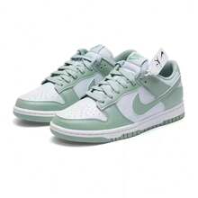 Nike 女士 DUNK LOW 轻便复古舒适休闲运动鞋 - 白色/綠色 - 查看 2