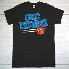 Camisetas Premium Casuales Unisex Bonitas   OKC Thunder Basketball PNG para DTF, Sublimación - Negro - Ver 1