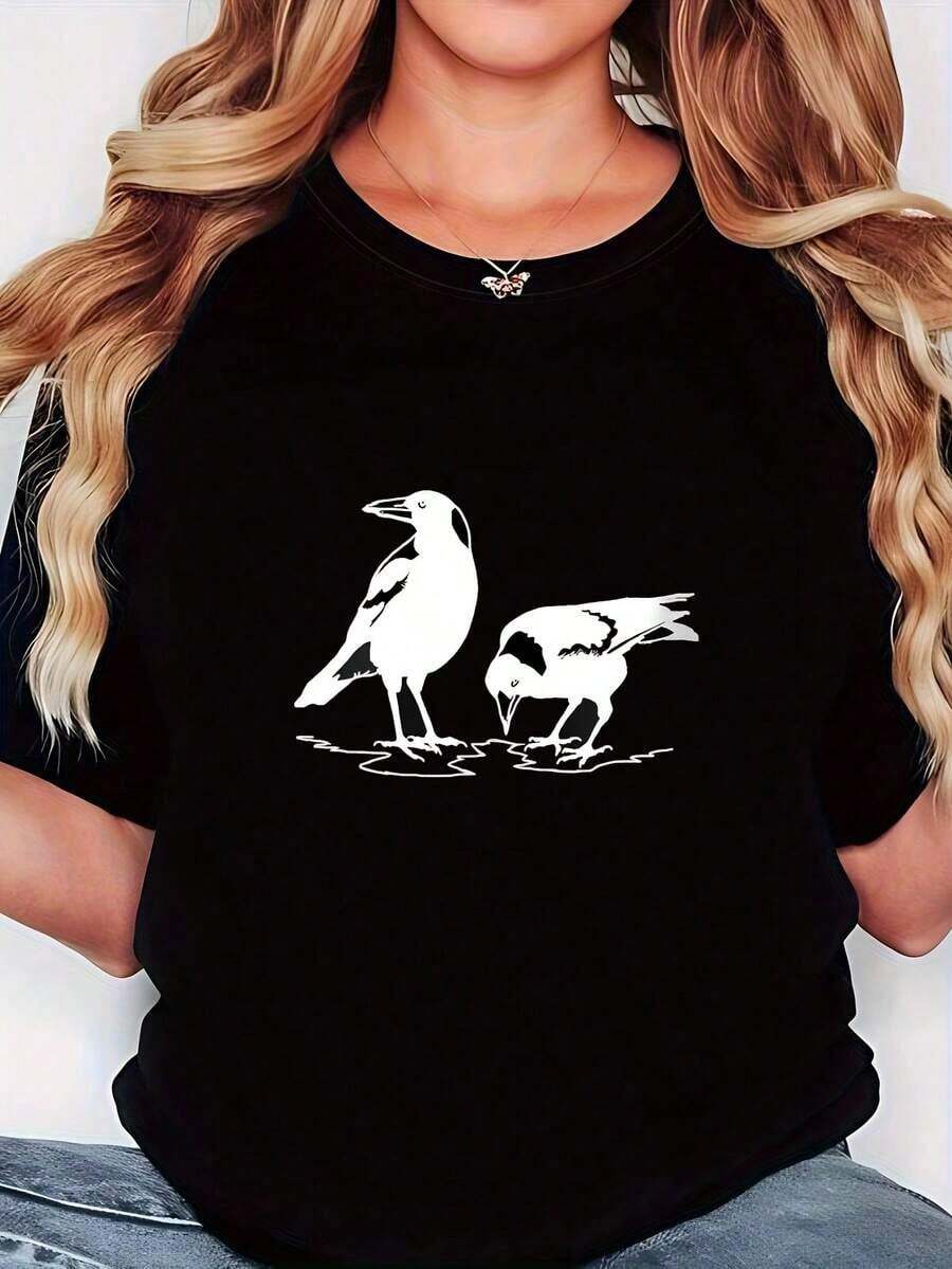 100% algodón Talla Grande - Camiseta de talla grande con un estilo minimalista oscuro y estampado de silueta de cuervo.Esta moderna camiseta casual de cuello redondo para mujer es adecuada para primavera y verano, viene en color negro con mangas cortas y es lavable a máquina. - Negro - Ver 1