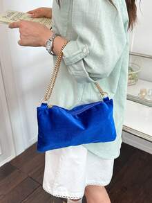 Bolso de hombro de cadena de terciopelo azul 2026, bolso HOBO de moda para mujer, embrague de color brillante y saturado para la noche con correa de cadena dorada, bolso versátil para fiestas y uso diario - Azul - Ver 3