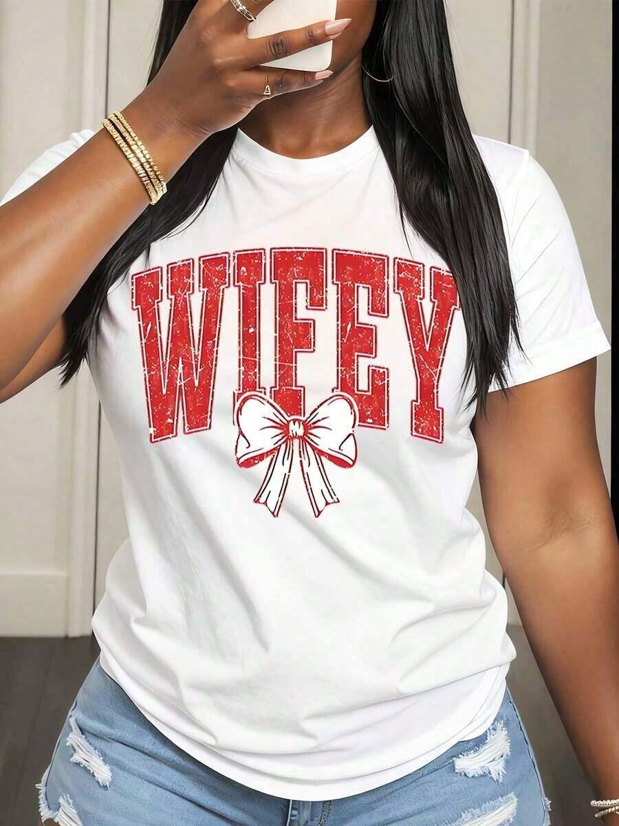 Camiseta Casual para Mujer con Estampado de Texto "Wifey" y Lazo para Uso Diario y Conjuntos de Pareja - Blanco - Ver 1