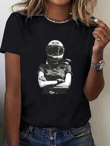 Camiseta Y2K con diseño de piloto femenino estilizado en color negro perfecta para los amantes de la velocidad y la moda urbana añade un toque audaz a tu guardarropa ideal para cualquier ocasión y destaca tu estilo único. - Negro - Ver 8