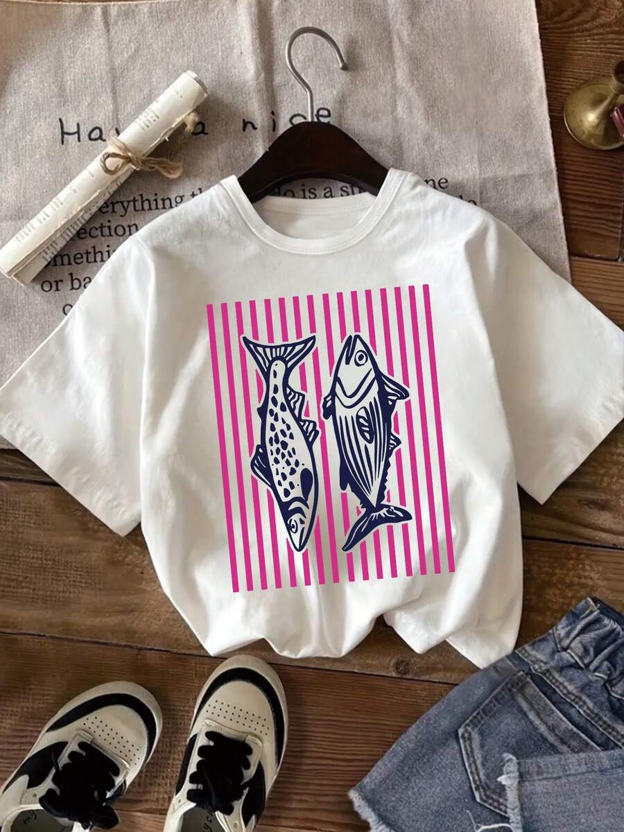 Camiseta de manga corta para niñas, estilo casual americano y moderno, con estampado de rayas de pez, tela suave y cómoda, top de manga corta con cuello redondo para verano, adecuada para uso diario y actividades al aire libre, ropa para niñas. - Blanco - Ver 1